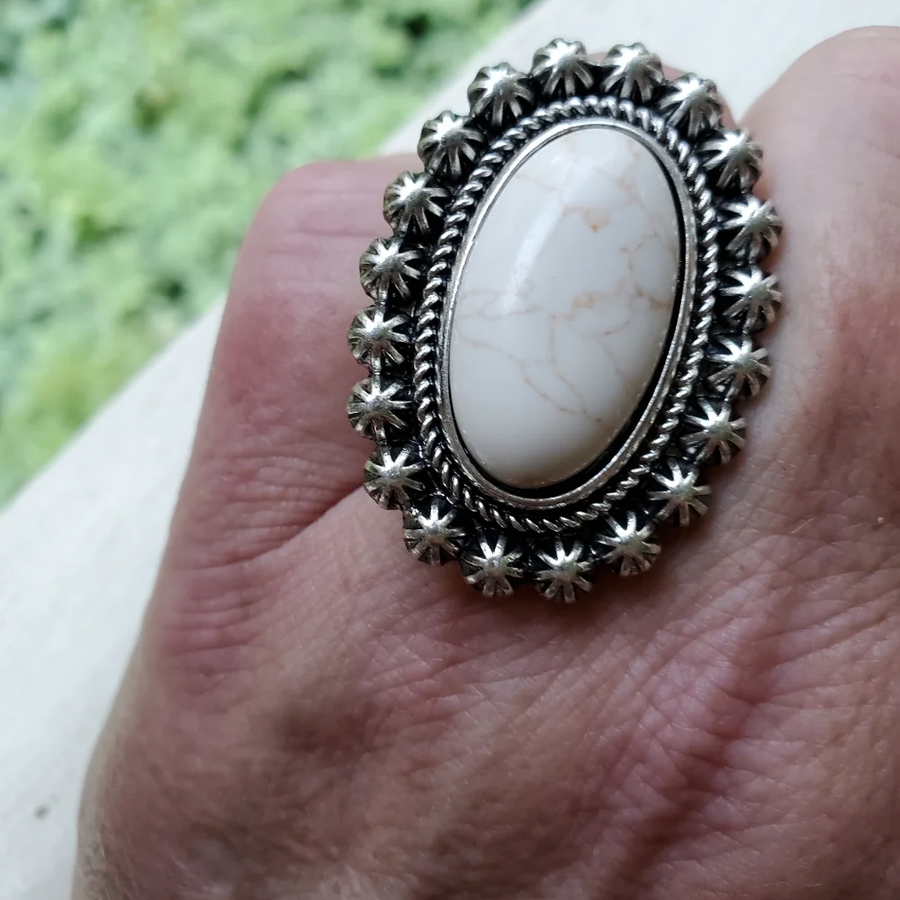 Free Spirit Boho Native South Western People Oval Sunburst bead Stretch Ring Nwt